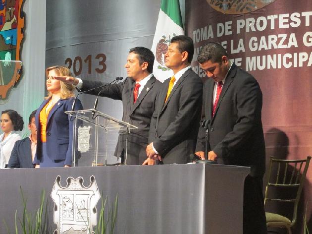 Asume Mario de la Garza el poder municipal 2013-2016