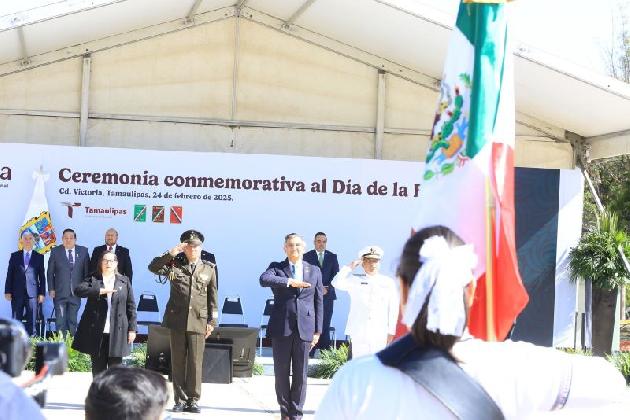 Preside gobernador Américo Villarreal ceremonia del Día de la Bandera