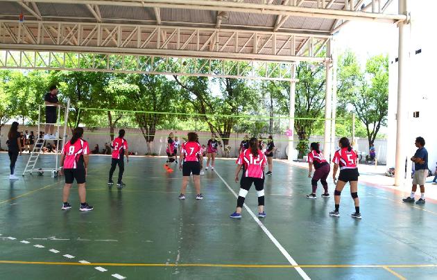 SUTSPET invita al torneo femenil libre de voleibol “SUTSPET Rosa”.
