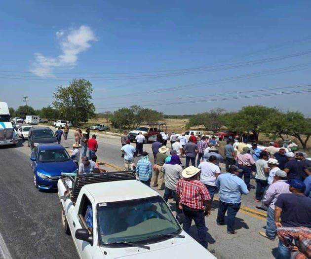 Nuevo cierre en la carretera Victoria- Matamoros.